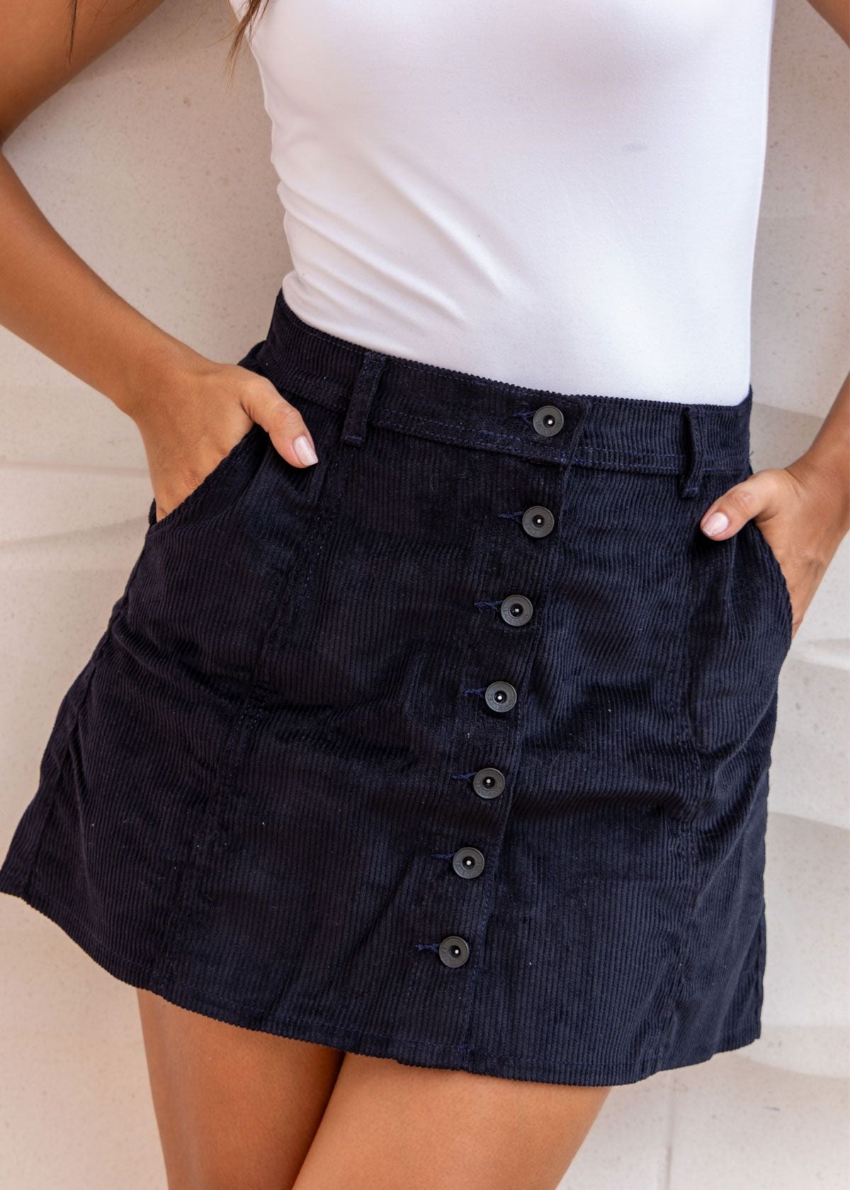 falda-corduroy-acercamiento-delantero.jpg